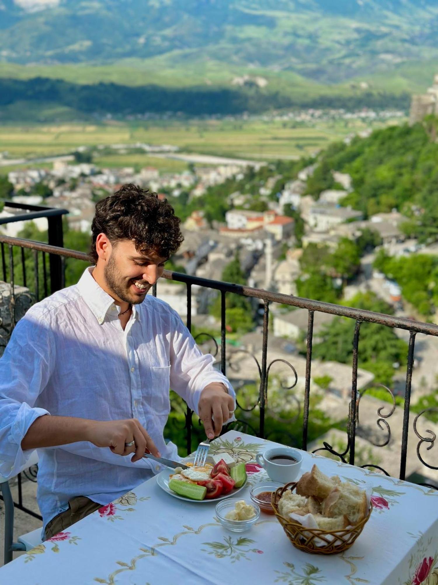 Guest House Salaria Gjirokaster Bagian luar foto