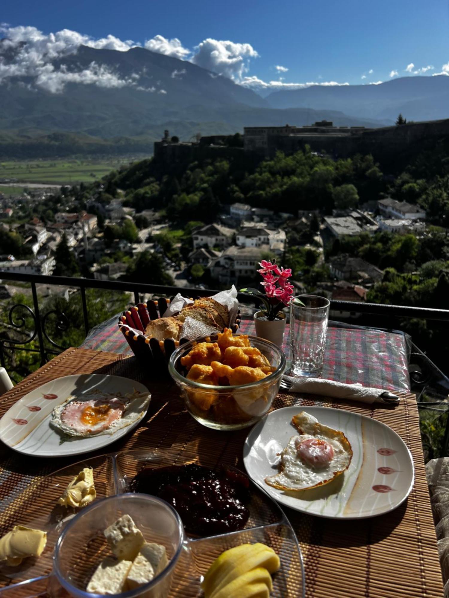 Guest House Salaria Gjirokaster Bagian luar foto