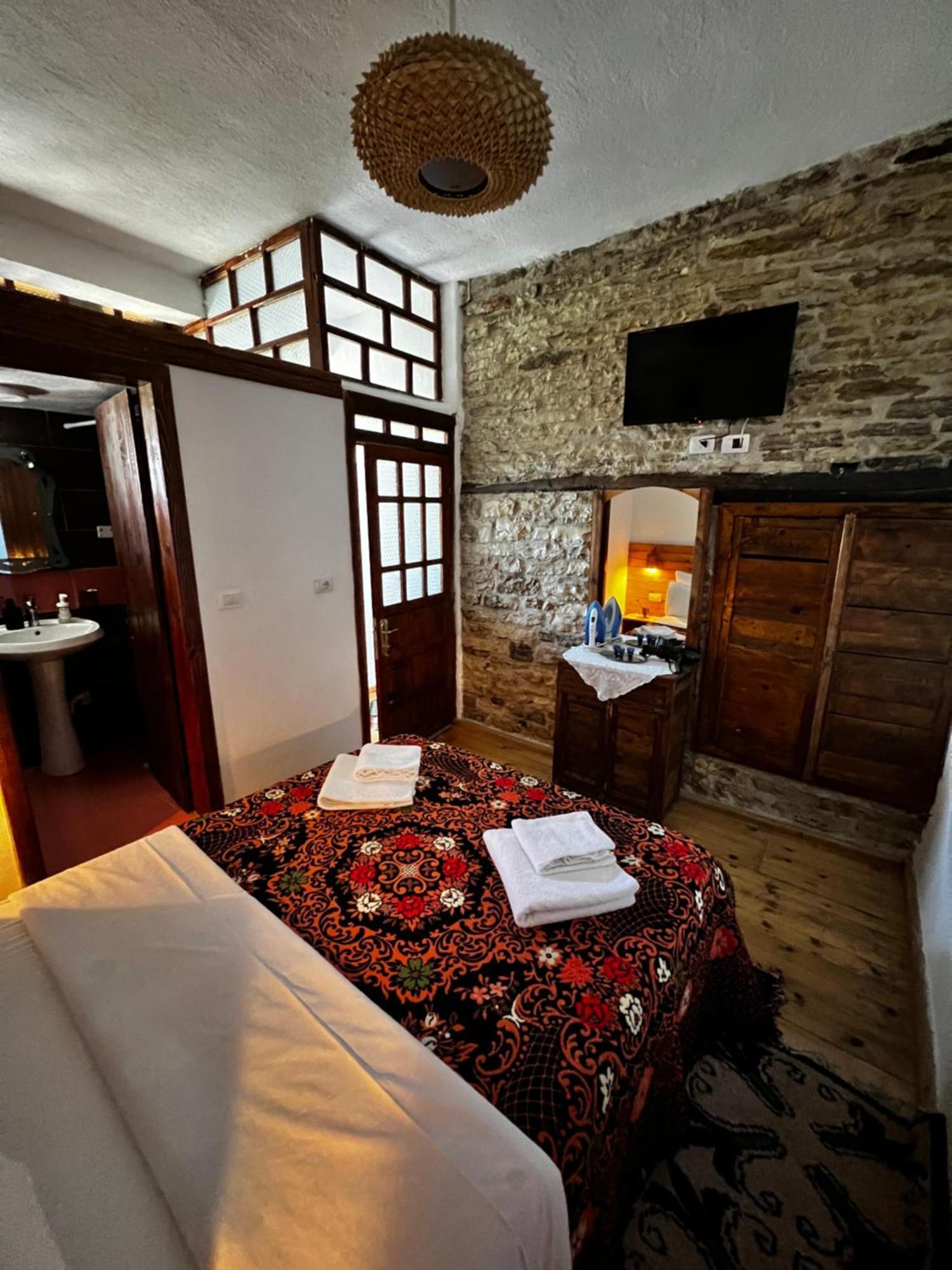 Guest House Salaria Gjirokaster Bagian luar foto