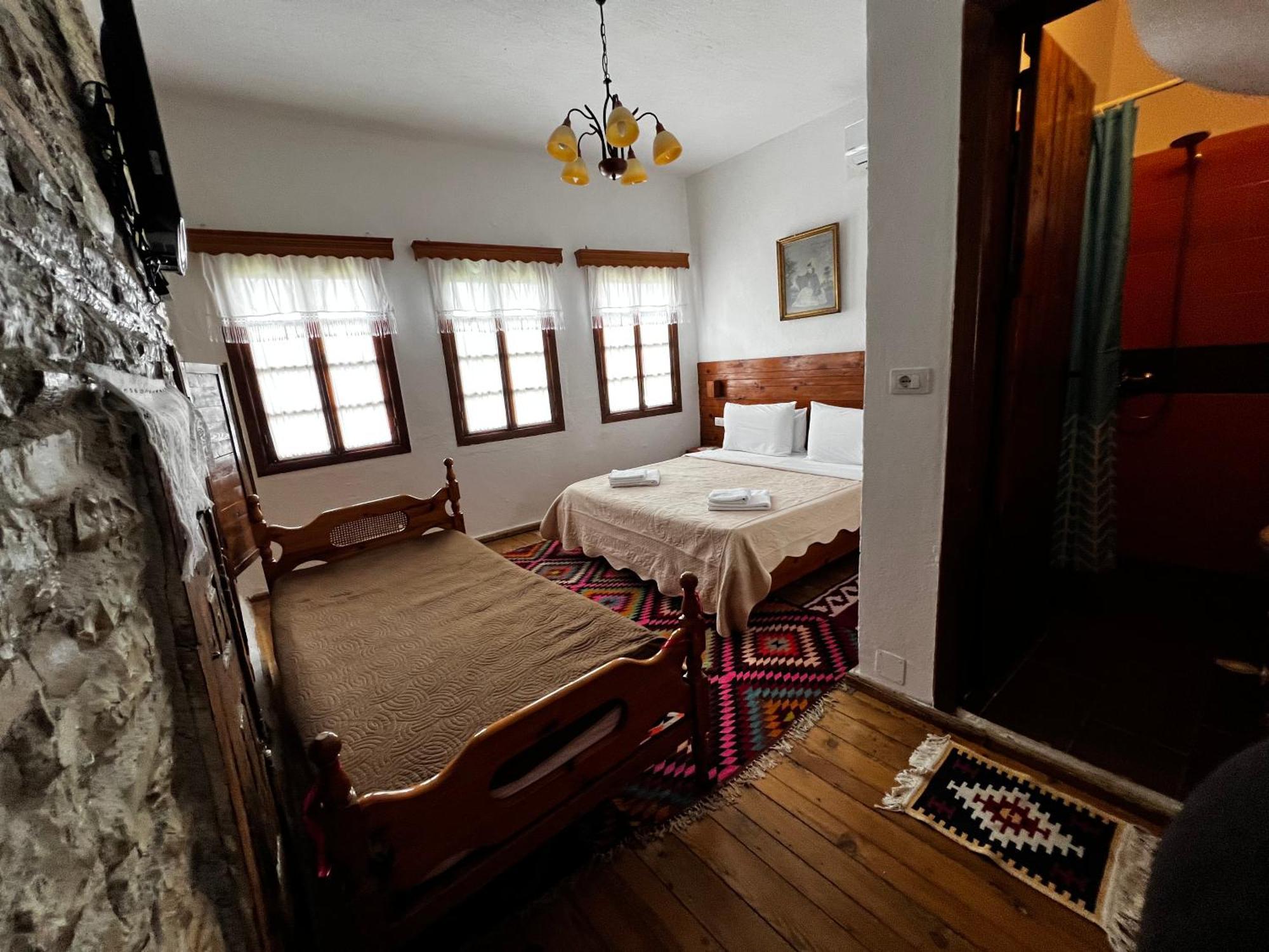 Guest House Salaria Gjirokaster Bagian luar foto