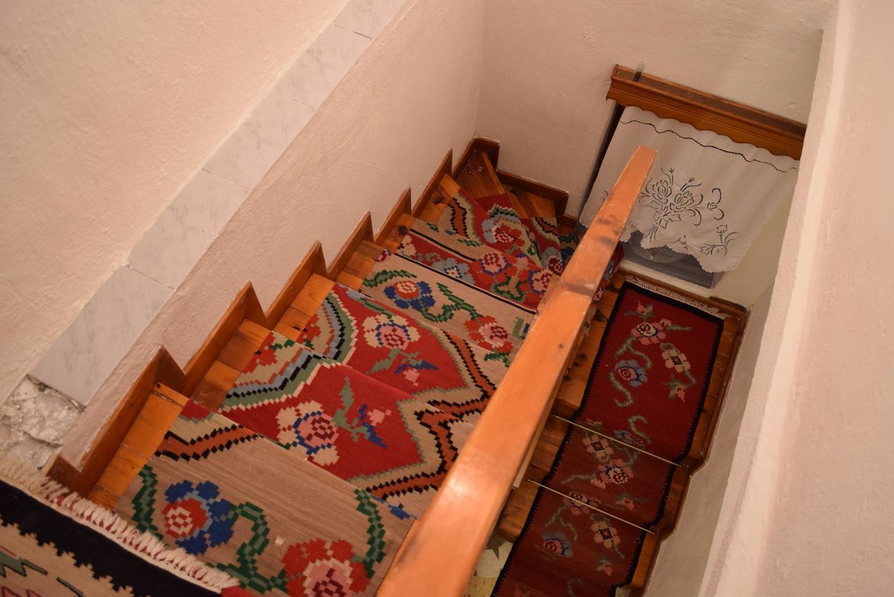 Guest House Salaria Gjirokaster Bagian luar foto